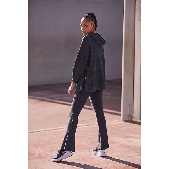 NWT FREE PEOPLE Sz M ON THE GO PANT SET WAFFLE THERMAL FLARE PANT & TOP BLACK - Picture 1 of 4